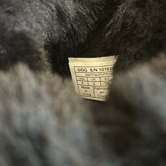 NWOB UGG Women's Bailey Button II Boot - Black (US 5) - Picture 8 of 8